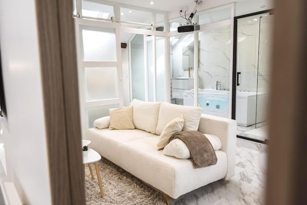 Oasis Chic - Spa Prive & Cinema Reims Dış mekan fotoğraf