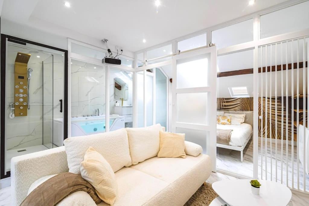 Oasis Chic - Spa Prive & Cinema Reims Dış mekan fotoğraf
